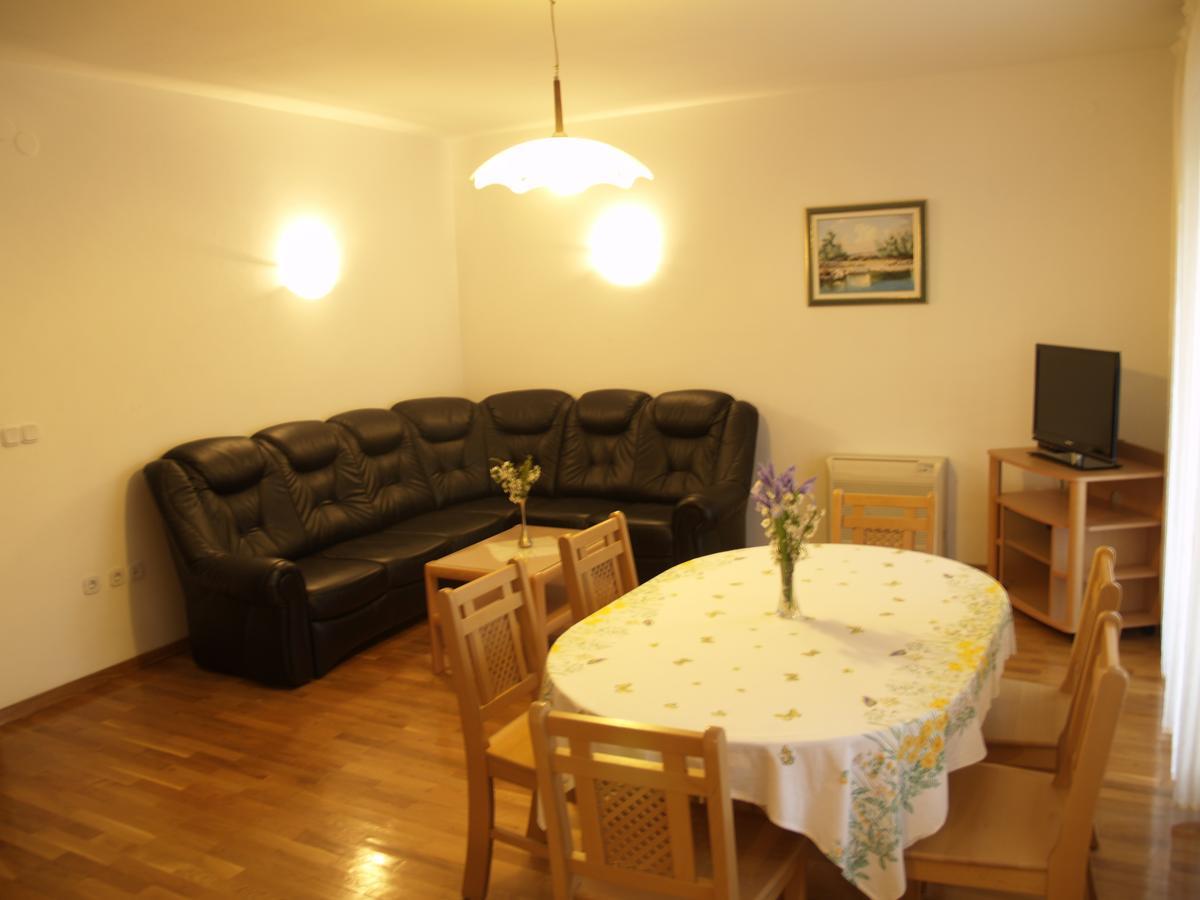 Apartments Mrva Ugljan Exterior photo